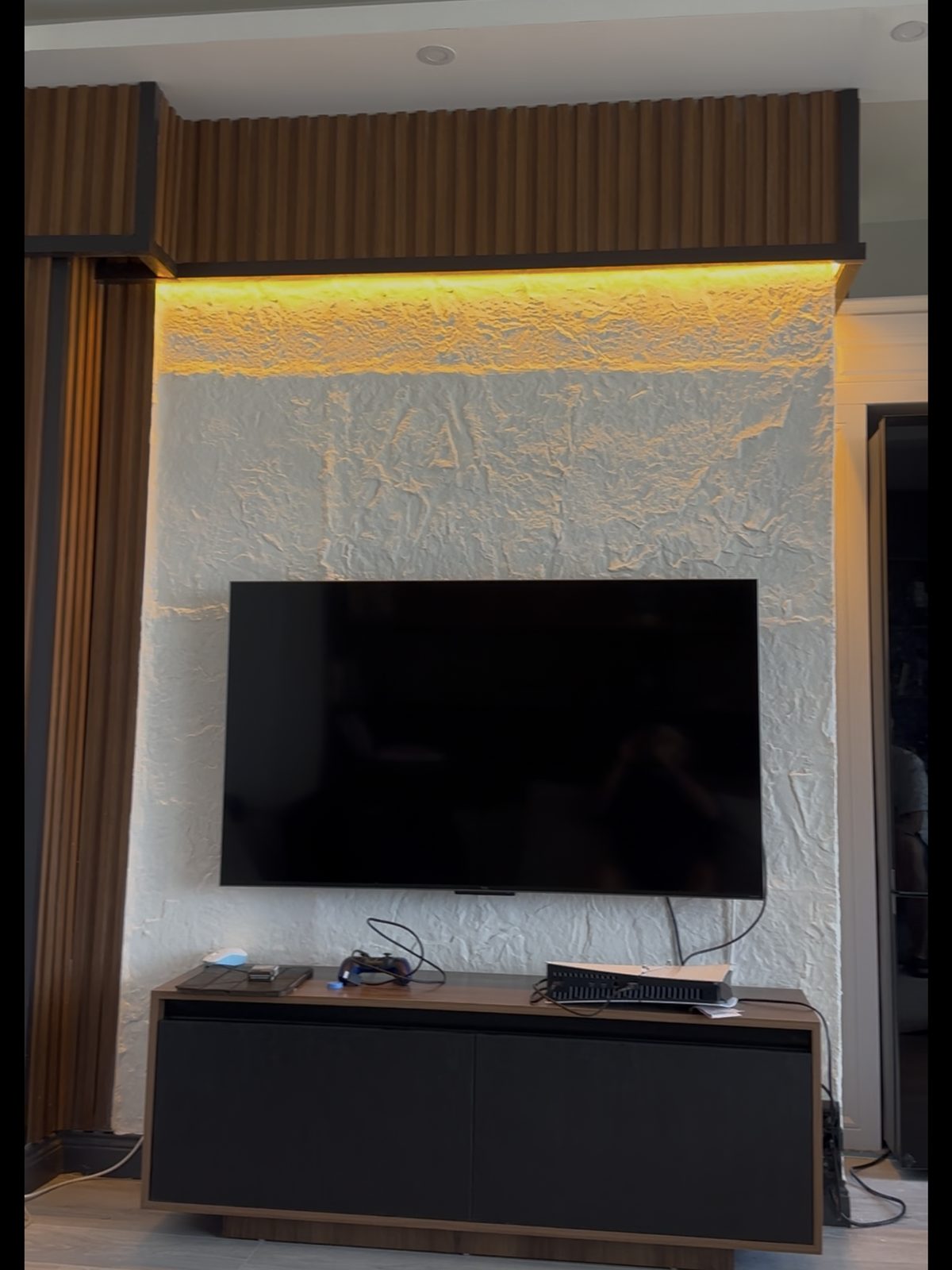 Antre — Altın Taş Doku + LED